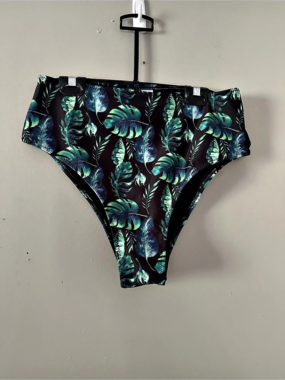 Cupshe Tropical Floral Bikini Bottoms Black & Green Large Like New